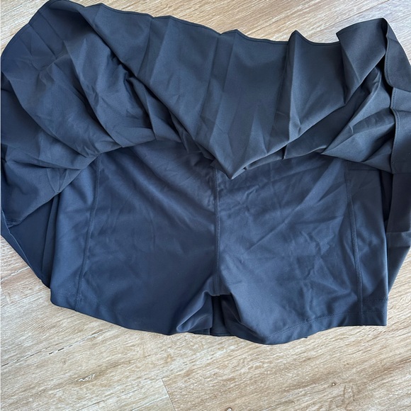 High-Waisted StretchTech Pleated 2-in-1 Skort - Picture 5 of 6